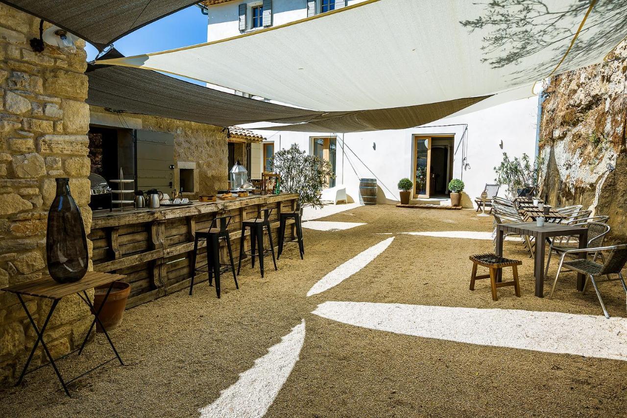 Chateau Les Gardis Lourmarin Exterior photo
